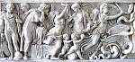 009. Tombeau de marbre avec deux scenes sculptees du mythe de Medee.jpg